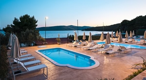 TOP OBITELJSKI HIT: Trogir i Apartmani Medena 4*! Čeka vas POLUPANSION i 5 noćenja za 2 OSOBE i 2 DJECE GRATIS do 12 g. ILI 4 OSOBE i 1 DIJETE GRATIS do 12 g. Rezervirajte savršen ljetni odmor!