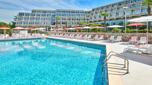 Hotel Mediteran Plava Laguna - Obiteljsko ljeto u Poreču, Poreč, Istra, Hrvatska - 1.529 EUR - 7x noćenje u dvokrevetnoj Classic sobi s dodatnim ležajem i balkonom za 2 osobe (1. dijete do 11,99 godina i 2. dijete do 4,99 godina besplatno), Polupansion