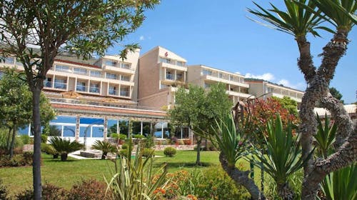 Hotel Palas Petrovac - Jesen u Petrovcu, Petrovac, Crna Gora - 362 EUR - 2x noćenje u Standard dvokrevetnoj sobi s pomoćnim krevetom za 3 osobe, Polupansion (buffet doručak i večera)