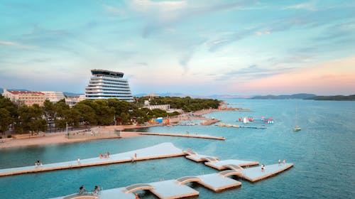 Hotel Olympia Sky - Početak ljeta u vrhunskom hotelu - Deluxe suite, Vodice, Dalmacija, Hrvatska - 738 EUR - 2x noćenje u Deluxe Suite s balkonom i pogledom na grad za 2 odrasle osobe (2 djece do 17,99 godina besplatno), Polupansion