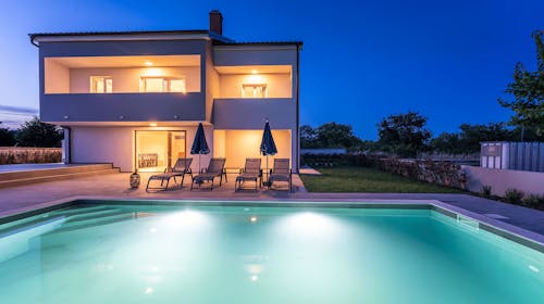 Villa Campi Dalmatia - Odmor u luksuznoj villi s bazenom u Zadru, Galovac, Zadar, Hrvatska - 4.125 EUR - 7x noćenje u luksuznoj villi s bazenom za 10 osoba, Korištenje privatnog grijanog bazena s ležaljkama