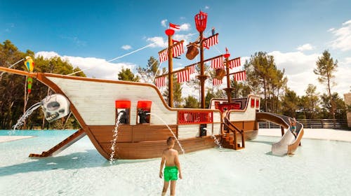 Santa Marina Camping - Obiteljsko ljeto, Poreč, Istra, Hrvatska - 390 EUR - 3x noćenje u Premium Comfort mobilnoj kućici za do 4 osobe (2 djece do 11,99 godina besplatno), Posteljina i ručnici