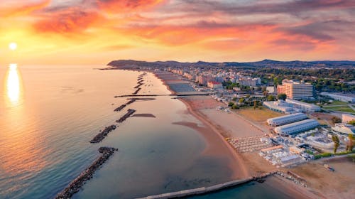 Hotel President - Odmor uz more za kraj ljeta, Bellaria Igea Marina, Italija - 378 EUR - 3x noćenje u dvokrevetnoj sobi s balkonom ili bez balkona za 2 osobe, Polupansion u hotelskom restoranu