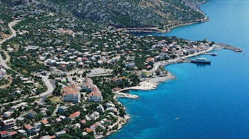Hotel Zagreb Karlobag - Akcijska cena za ljeto s polupansionom, Karlobag, Hrvatska - 408 EUR - 5x noćenje u dvokrevetnoj sobi za 2 osobe (1. dijete do 11,99 godina besplatno i 2. dijete do 0,99 godina besplatno), Polupansion