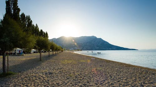 Kamp Almissa - Odmor u Dalmaciji - Mobilna kućica Adria Superior, Omiš, Dalmacija, Hrvatska - 122 EUR - 2x noćenje u mobilnoj kućici Adria Superior 4+1 (C2 zona, zadnji red) za do 5 osoba (4 odrasle osobe i 1 dijete do 11,99 godina), Korištenje posteljine i ručnika