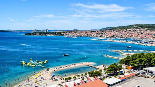 Hotel Punta Vodice - Obiteljsko all inclusive light ljeto s daškom wellnessa, Vodice, Dalmacija, Hrvatska - 593 EUR - 3x noćenje u dvokrevetnoj Standard sobi s balkonom morska strana za 2 osobe (1 dijete do 11,99 godina i 2. dijete do 2,99 godina besplatno), All inclusive light