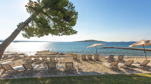 Villa Arausa - Obiteljski last minute all inclusive light odmor uz more, Vodice, Dalmacija, Hrvatska - 272 EUR - 2x noćenje u dvokrevetnoj Standard sobi s balkonom morska strana za 2 osobe (1 dijete do 11,99 godina i 2. dijete do 2,99 godina besplatno), All inclusive light