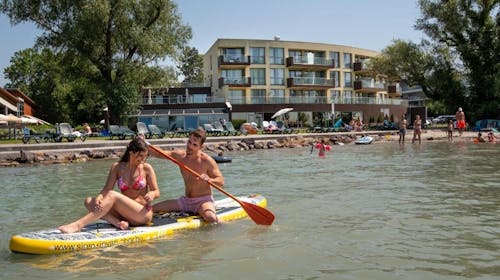 Hotel Azúr - Last minute odmor u Superior obiteljskoj sobi , Siofok, Mađarska - 581 EUR - 4x noćenje u Superior obiteljskoj sobi za 2 osobe (2 djece do 13,99 godina besplatno), Polupansion
