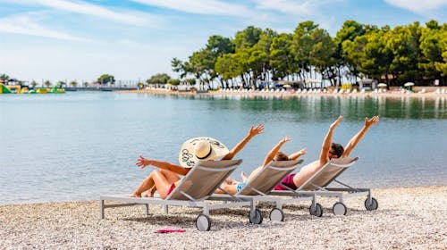 Apartments Stella Plava Laguna - Obiteljsko ljeto u Istri, Umag, Istra, Hrvatska - 275 EUR - 2x noćenje u Classic apartmanu 2+1 s balkonom (park strana) za 3 osobe, Korištenje vanjskog bazena s morskom vodom