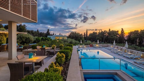 Aminess Vival Casa Velaris - Ljeto na Braču za obitelji, Supetar, otok Brač, Dalmacija, Hrvatska - 872 EUR - 4x noćenje u dvokrevetnoj Comfort sobi s balkonom za 2 osobe (1 dijete do 9,99 godina besplatno), Polupansion