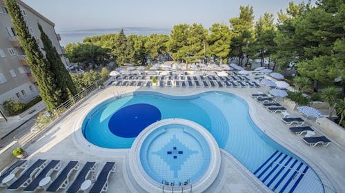 Hotel Horizont - Ljeto na makarskoj rivijeri, Baška Voda, Makarska rivijera, Dalmacija, Hrvatska - 276 EUR - 2x noćenje u Standard dvokrevetnoj sobi s balkonom za 2 osobe, Polupansion (buffet doručak i večera)