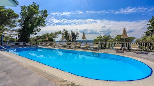 Mediteran Maradiso Hotel by Aminess - Obiteljsko ljeto u Crikvenici, Crikvenica, Hrvatska - 1.746 EUR - 7x noćenje u dvokrevetnoj Comfort sobi s balkonom za 2 osobe (1 dijete do 9,99 godina besplatno), Polupansion (buffet doručak i večera)