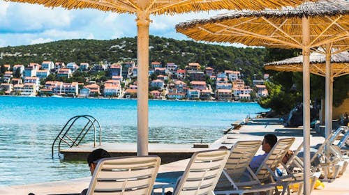 Hotel Borovnik - Ljeto u Dalmaciji - Economy soba, Tisno, otok Murter, Dalmacija, Hrvatska - 189 EUR - 2x noćenje u dvokrevetnoj Economy sobi za 2 osobe, Polupansion