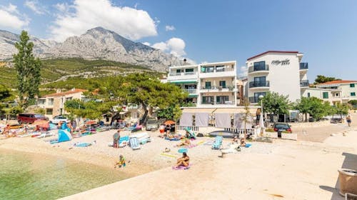 Villa Marello - Obiteljsko ljeto na Makarskoj rivijeri, Promajna, Makarska rivijera, Dalmacija, Hrvatska - 1.869 EUR - 7x noćenje u dvokrevetnoj Deluxe sobi za 2 osobe (1 dijete do 14 godina besplatno), Buffet doručak