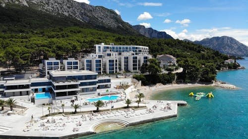 Morenia All Inclusive Resort - All inclusive ljeto s animacijom, Podaca, Makarska rivijera, Dalmacija, Hrvatska - 1.610 EUR - 5x noćenje u Comfort sobi s balkonom (strana park) za 2 osobe (1 dijete do 11,99 godina i 1 dijete do 7,99 godina besplatno), All inclusive