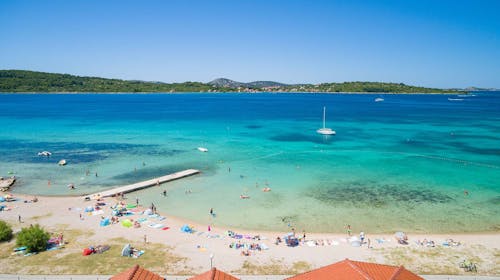 Hotel Duje - Last minute ljeto tik uz more, Vodice, Dalmacija, Hrvatska - 920 EUR - 5x noćenje u dvokrevetnoj sobi s balkonom i pogledom na more za 2 osobe, Polupansion