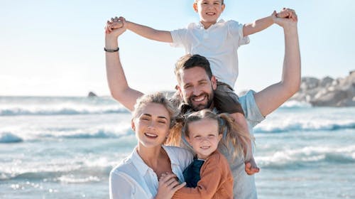 Hotel Omorika - Last minute obiteljsko ljeto s punim pansionom, Crikvenica, Hrvatska - 1.648 EUR - 5x noćenje u dvokrevetnoj Superior sobi s balkonom i dva dodatna ležaja (morska strana) za 2 osobe (2 djece do 11,99 godina besplatno), Puni pansion