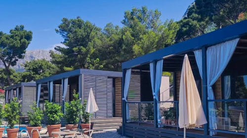Park Villas by Morenia - Najam Deluxe kamping vile s privatnim bazenom, Podaca, Makarska rivijera, Dalmacija, Hrvatska - 2.085 EUR - 5x noćenje u kamping vili s privatnim grijanim bazenom za do 6 osoba (max. 4 odrasle osobe i 2 djece do 11,99 godina), Korištenje hotelskih grijanih vanjskih bazena