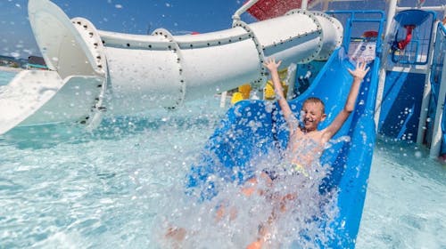 Camping Park Umag - Obiteljsko ljeto u Istri, Umag, Istra, Hrvatska - 1.038 EUR - 5x noćenje u Classic mobilnoj kućici za do 6 osoba (4 odrasle osobe i 2 djece do 11 godina), Korištenje bazena Central Area s gusarskim brodom i novog Canova pool