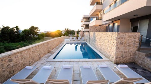 Meridian Pool Residences - Kraj ljeta na Pagu, Novalja, Pag, Dalmacija, Hrvatska - 444 EUR - 3x noćenje u dvosobnom apartmanu (4+2) za 6 osoba, Korištenje vanjskog bazena