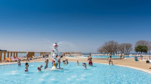 Apartmani Polynesia Plava Laguna - Ljeto u Istri uz polupansion, Umag, Istra, Hrvatska - 824 EUR - 5x noćenje u Studio Economy apartmanu 2+1 strana park za 2 osobe (dijete do 4,99 godina besplatno), Polupansion (doručak i večera)