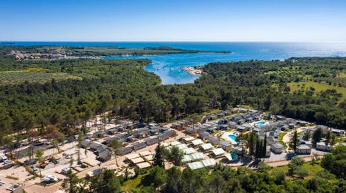 Santa Marina Boutique Camping - Obiteljski odmor u Poreču, Poreč, Istra, Hrvatska - 105 EUR - 2x noćenje u Premium Comfort mobilnoj kućici za 4 osobe (2 djece do 11,99 godina besplatno), Posteljina i ručnici