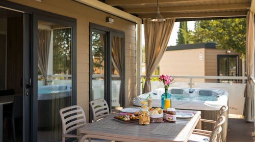 Santa Marina Boutique Camping - Obiteljski ljetni odmor u Poreču, Poreč, Istra, Hrvatska - 225 EUR - 3x noćenje u Premium Relax mobilnoj kućici za 4 osobe (2 djece do 11,99 godina besplatno), Posteljina i ručnici