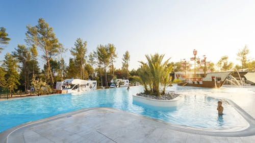 Santa Marina Boutique Camping - Premium glamping, Poreč, Istra, Hrvatska - 198 EUR - 3x noćenje u premium glamping šatoru s 2 spavaće sobe za do 5 osoba (4 odrasle osobe i 1 dijete do 11,99 godina), Posteljina i ručnici