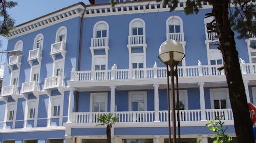 Hotel Park - Ljeto u Lovranu, Lovran, Hrvatska - 558 EUR - 3x noćenje u dvokrevetnoj sobi morska strana za 2 osobe (1. dijete do 13,99 godina i 2. dijete do 2,99 godina besplatno), Polupansion (doručak i večera)