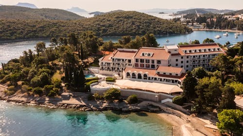 Aminess Liburna Hotel - Obiteljski kraj ljeta na Korčuli, Korčula, Dalmacija, Hrvatska - 339 EUR - 2x noćenje u dvokrevetnoj Superior sobi s balkonom za 2 osobe (1 dijete do 9,99 godina besplatno), Polupansion