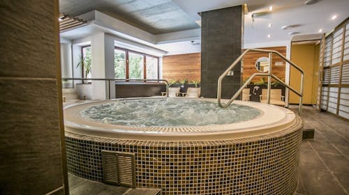Hotel Bassiana Sarvar - Adults Only odmor, Sárvár, Mađarska - 494 EUR - 4x noćenje u Royal sobi za 2 osobe, Polupansion