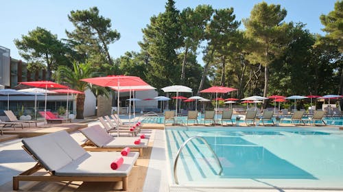 Hotel Pelegrin Plava Laguna - Ljeto u obnovljenom hotelu u Istri - Posebna akcija, Umag, Istra, Hrvatska - 1.620 EUR - 5x noćenje u Classic sobi s balkonom (park strana) za 2 osobe (1. dijete do 11,99 godina i 2. dijete do 4,99 godina besplatno), Polupansion