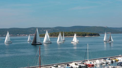 Jedriličarski aranžmani - Privatna jedriličarska avantura s profesionalnim skipperom, Biograd na Moru, Hrvatska - 2.119 EUR - 4-dnevni najam cijelog plovila za 2 osobe, Profesionalni skipper