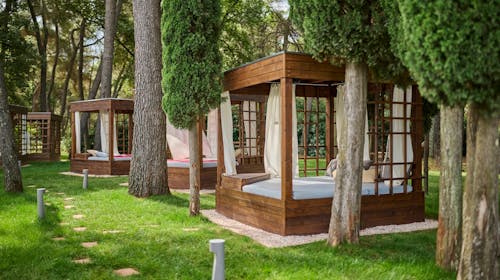 Hotel Pelegrin Plava Laguna - Odmor u obnovljenom hotelu u Istri - Akcijska cijena, Umag, Istra, Hrvatska - 532 EUR - 2x noćenje u Classic sobi s balkonom (park strana) za 2 osobe (1. dijete do 11,99 godina i 2. dijete do 4,99 godina besplatno), Polupansion