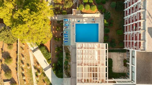 Hotel Hvar - All inclusive obiteljsko ljeto na Hvaru, Jelsa, otok Hvar, Dalmacija, Hrvatska - 675 EUR - 3x noćenje u Comfort dvokrevetnoj sobi s pomoćnim ležajem i balkonom (morska strana) za 2 osobe (1. dijete do 11,99 godina i 2. dijete do 2,99 godina besplatno), All Inclusive s uključenim pićem uz obroke