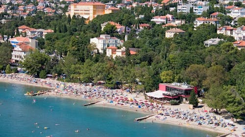 Hotel Vila Ružica - Aktivno ljeto u Crikvenici, Crikvenica, Hrvatska - 377,30 EUR - 2x noćenje u dvokrevetnoj sobi (park strana) u depandansi Vila Coletlli i paviljonima za 2 osobe, Polupansion