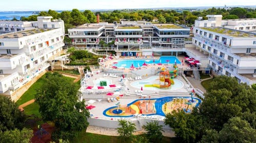 Hotel Delfin Plava Laguna - Ljeto u Poreču, Poreč, Istra, Hrvatska - 939 EUR - 7x noćenje u Classic dvokrevetnoj sobi s balkonom (morska strana) za 2 osobe (1 dijete do 11,99 godina besplatno), Polupansion
