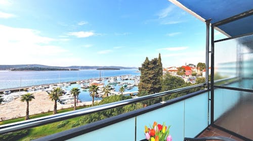 Ilirija Resort - Hotel Ilirija - VIP premium odmor u kolovozu s punim pansionom u Biogradu, Biograd na Moru, Dalmacija, Hrvatska - 1.269 EUR - 5x noćenje u dvokrevetnoj Premium Club sobi za 2 osobe (1 dijete do 12 godina i 1 dijete do 7 godina besplatno), Puni pansion