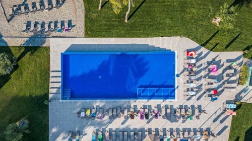 Villas Arausana & Antonina - Ljeto uz more - Posebna akcijska cijena, Vodice, Dalmacija, Hrvatska - 1.133 EUR - 5x noćenje u dvokrevetnoj sobi s balkonom (morska strana) za 2 osobe (1 dijete do 11,99 godina i 2. dijete do 2,99 godina besplatno), Polupansion