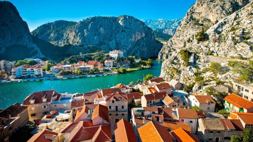 Kamp Almissa - Odmor u Dalmaciji - Mobilna kućica Adria Superior - Posebna akcijska cijena, Omiš, Dalmacija, Hrvatska - 1.325 EUR - 5x noćenje u mobilnoj kućici Adria Superior 4+1 (C2 zona, zadnji red) za do 5 osoba (4 odrasle osobe i 1 dijete do 11,99 godina), Korištenje posteljine i ručnika