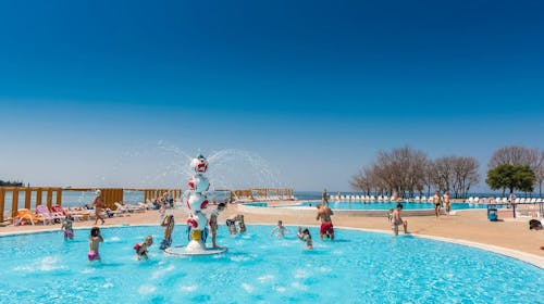 Apartments Katoro Plava Laguna - Ljeto u Istri, Umag, Istra, Hrvatska - 639 EUR - 3x noćenje u Classic apartmanu 2+2 za 4 osobe, Korištenje vanjskog bazena za odrasle i bazena za djecu