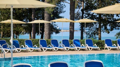 Hotel Aurora Plava Laguna - Obiteljsko all inclusive ljeto uz more, Umag, Istra, Hrvatska - 882 EUR - 3x noćenje u dvokrevetnoj Superior sobi s pomoćnim ležajem (pogled park) za 2 osobe (1. dijete do 11,99 godina i 2. dijete do 4,99 godina besplatno), All inclusive