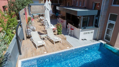Hotel Stella Maris - Ljetni obiteljski odmor u Vodicama, Vodice, Dalmacija, Hrvatska - 437 EUR - 3x noćenje u dvokrevetnoj Standard sobi s pomoćnim krevetom za 2 osobe (1 dijete do 11,99 godina i 1 dijete do 2,99 godina besplatno), Polupansion
