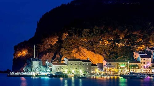 Hotel Rivijera - Kraj ljeta u Petrovcu, Petrovac, Crna Gora - 372 EUR - 3x noćenje u dvokrevetnoj Standard sobi za 2 osobe (1 dijete do 11,99 godina besplatno), Polupansion