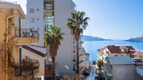 Hotel La Mer by Aycon - Obiteljska jesen, Rafailovići, Crna Gora - 295 EUR - 3x noćenje u dvokrevetnoj Standard sobi za 2 osobe (1 dijete do 11,99 godina besplatno), Doručak
