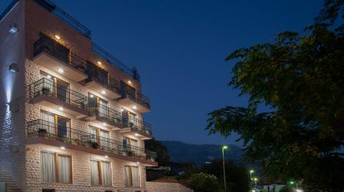 Hotel Twelve by Aycon - Obiteljski kraj ljeta, Budva, Crna Gora - 377 EUR - 3x noćenje u dvokrevetnoj Standard sobi (s dodatnim ležajem) za 2 osobe (1 dijete do 11,99 godina besplatno), Doručak