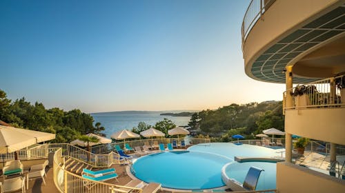 Sunny Krk by Valamar - Obiteljski odmor za završetak ljeta na Krku, Krk, Hrvatska - 671 EUR - 3x noćenje u renoviranoj sobi „Room for 2+1 morska strana" za 3 osobe, Sunny Breakfast & Brunch in Sunny Dinner