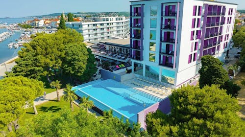Ilirija Resort - Hotel Adriatic - Kolovoz s punim pansionom - Posebna akcijska cijena, Biograd na Moru, Dalmacija, Hrvatska - 1.285 EUR - 7x noćenje u dvokrevetnoj Comfort sobi za 2 osobe (1 dijete do 12 godina i 1 dijete do 7 godina besplatno), Puni pansion