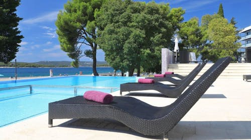 Ilirija Resort - Hotel Kornati - Kolovoz s punim pansionom - Posebna akcijska cijena, Biograd na Moru, Dalmacija, Hrvatska - 909 EUR - 5x noćenje u dvokrevetnoj Comfort plus sobi za 2 osobe (1 dijete do 12 godina i 1 dijete do 7 godina besplatno), Puni pansion