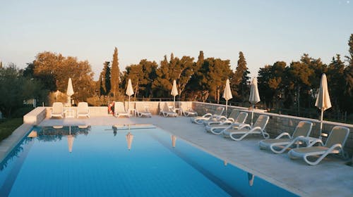 Aminess Vival Velaris Resort - Obiteljska jesen na Braču, Supetar, otok Brač, Dalmacija, Hrvatska - 847 EUR - 4x noćenje u dvokrevetnoj Superior sobi s balkonom (pogled park) za 2 osobe (1 dijete do 9,99 godina besplatno), Polupansion